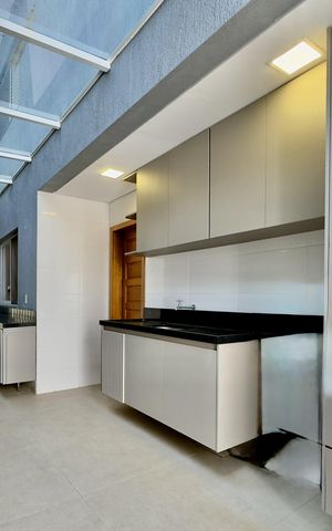 Casa de condomínio à venda com 158m², 3 quartos e 4 vagas