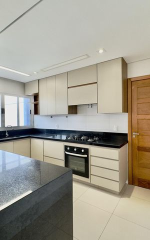 Casa de condomínio à venda com 158m², 3 quartos e 4 vagas
