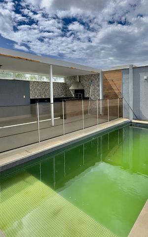 Casa de condomínio à venda com 158m², 3 quartos e 4 vagas