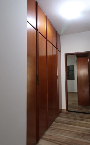 Casa para alugar com 250m², 3 quartos e 4 vagasCorredor - Armário