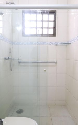 Casa para alugar com 250m², 3 quartos e 4 vagasBanheiro do Quarto 1