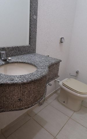 Casa para alugar com 250m², 3 quartos e 4 vagasLavabo