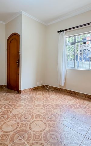 Casa à venda com 70m², 2 quartos e sem vaga Casa à venda com 70m², 2 quartos e sem vagaSala
