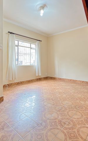 Casa à venda com 70m², 2 quartos e sem vaga Casa à venda com 70m², 2 quartos e sem vagaSala