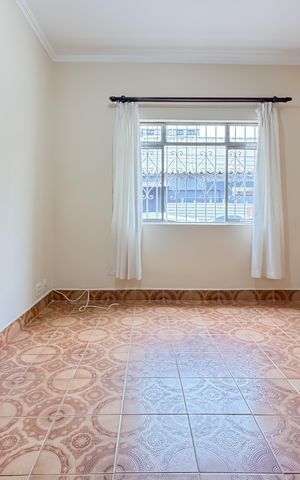 Casa à venda com 70m², 2 quartos e sem vaga Casa à venda com 70m², 2 quartos e sem vagaSala
