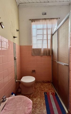 Casa à venda com 301m², 3 quartos e 2 vagas Casa à venda com 301m², 3 quartos e 2 vagasBanheiro