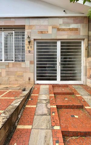 Casa à venda com 301m², 3 quartos e 2 vagas Casa à venda com 301m², 3 quartos e 2 vagasGaragem