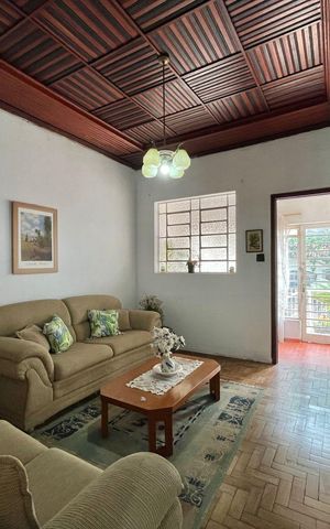 Casa à venda com 301m², 3 quartos e 2 vagas Casa à venda com 301m², 3 quartos e 2 vagasSala