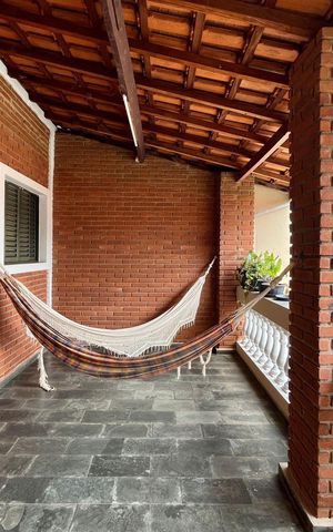 Casa à venda com 301m², 3 quartos e 2 vagas Casa à venda com 301m², 3 quartos e 2 vagasVaranda Edícula