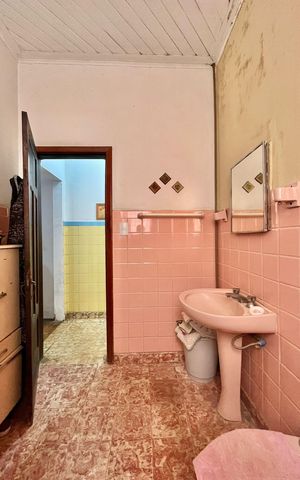 Casa à venda com 301m², 3 quartos e 2 vagas Casa à venda com 301m², 3 quartos e 2 vagasBanheiro