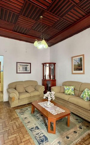 Casa à venda com 301m², 3 quartos e 2 vagas Casa à venda com 301m², 3 quartos e 2 vagasSala