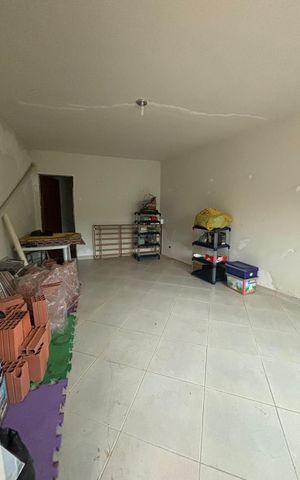 Casa à venda com 272m², 4 quartos e 2 vagas Casa à venda com 272m², 4 quartos e 2 vagasSala