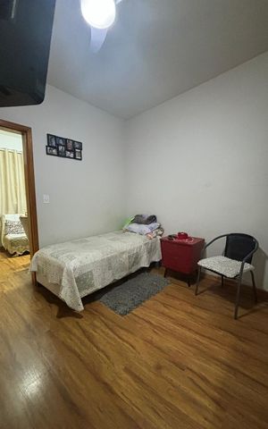 Casa à venda com 272m², 4 quartos e 2 vagas Casa à venda com 272m², 4 quartos e 2 vagasQuarto