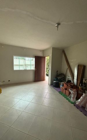Casa à venda com 272m², 4 quartos e 2 vagas Casa à venda com 272m², 4 quartos e 2 vagasSala