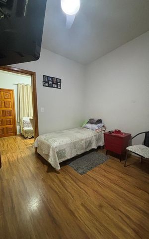 Casa à venda com 272m², 4 quartos e 2 vagas Casa à venda com 272m², 4 quartos e 2 vagasQuarto
