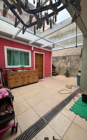 Casa à venda com 272m², 4 quartos e 2 vagas Casa à venda com 272m², 4 quartos e 2 vagasÁrea externa