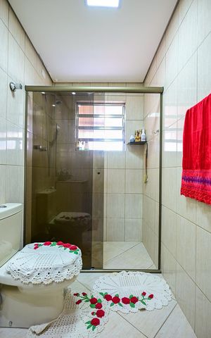 Casa à venda com 224m², 3 quartos e 4 vagasBanheiro