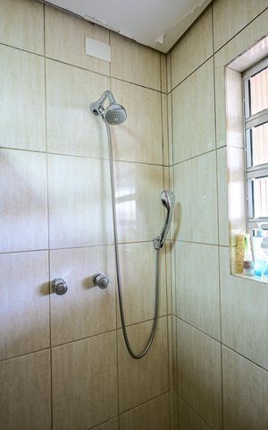 Casa à venda com 224m², 3 quartos e 4 vagasChuveiro do Banheiro