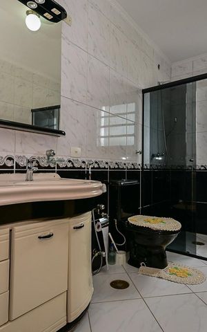 Casa à venda com 224m², 3 quartos e 4 vagasBanheiro Suíte 