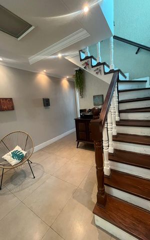 Casa à venda com 195m², 4 quartos e 4 vagas
