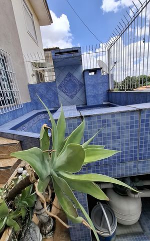 Casa à venda com 195m², 4 quartos e 4 vagas