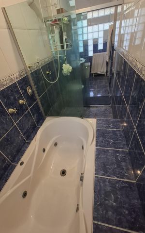 Casa à venda com 195m², 4 quartos e 4 vagas