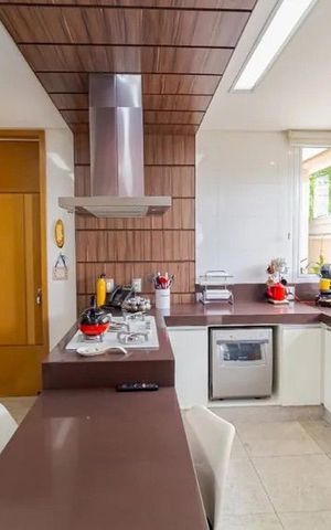 Casa à venda com 397m², 3 quartos e 6 vagas Casa à venda com 397m², 3 quartos e 6 vagasCozinha