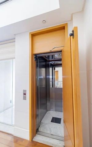 Casa à venda com 397m², 3 quartos e 6 vagas Casa à venda com 397m², 3 quartos e 6 vagasCorredor