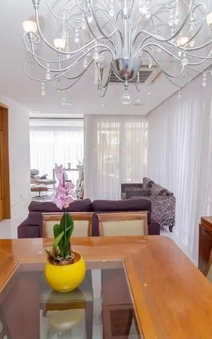 Casa à venda com 397m², 3 quartos e 6 vagas Casa à venda com 397m², 3 quartos e 6 vagasSala de jantar