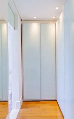Casa à venda com 397m², 3 quartos e 6 vagas Casa à venda com 397m², 3 quartos e 6 vagasCloset