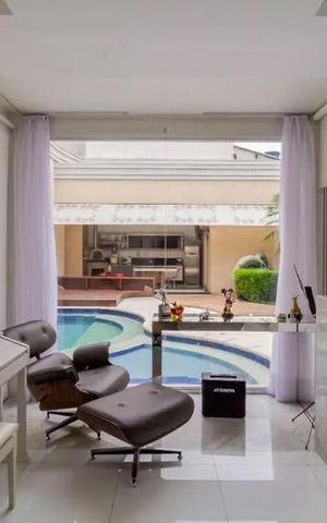 Casa à venda com 397m², 3 quartos e 6 vagas Casa à venda com 397m², 3 quartos e 6 vagasÁrea comum