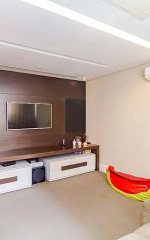 Casa à venda com 397m², 3 quartos e 6 vagas Casa à venda com 397m², 3 quartos e 6 vagasSala de TV
