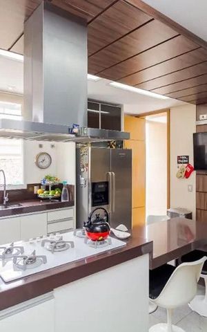 Casa à venda com 397m², 3 quartos e 6 vagas Casa à venda com 397m², 3 quartos e 6 vagasÁrea comum
