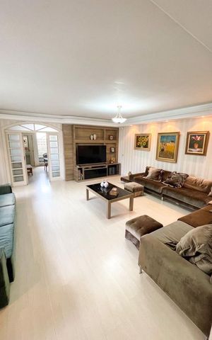 Casa para alugar com 420m², 5 quartos e 8 vagas