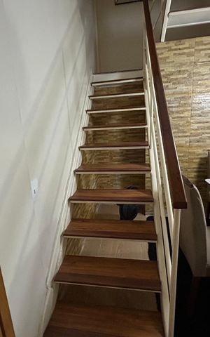 Casa à venda com 124m², 2 quartos e 1 vagaEscada