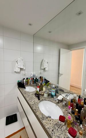 Apartamento à venda com 231m², 3 quartos e 3 vagas Apartamento à venda com 231m², 3 quartos e 3 vagasBanheiro 1