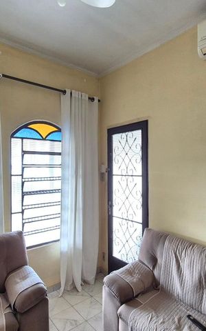 Casa à venda com 226m², 3 quartos e 3 vagas Casa à venda com 226m², 3 quartos e 3 vagasSala