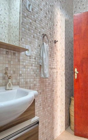Casa à venda com 226m², 3 quartos e 3 vagas Casa à venda com 226m², 3 quartos e 3 vagasBanheiro