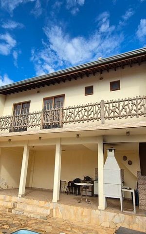 Casa à venda com 226m², 3 quartos e 3 vagas Casa à venda com 226m², 3 quartos e 3 vagasFachada Edícula