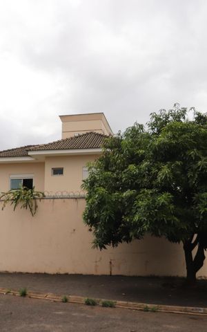Casa para alugar com 390m², 3 quartos e 2 vagasFachada