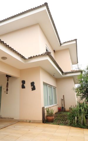Casa para alugar com 390m², 3 quartos e 2 vagasFachada