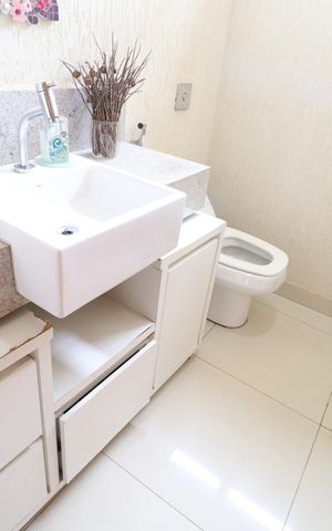 Casa para alugar com 390m², 3 quartos e 2 vagasBanheiro Social