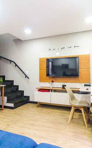 Casa à venda com 63m², 2 quartos e 2 vagas Casa à venda com 63m², 2 quartos e 2 vagasSala/Cozinha