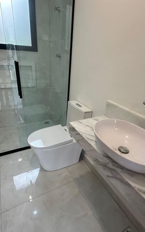 Casa à venda com 137m², 3 quartos e 2 vagas Casa à venda com 137m², 3 quartos e 2 vagasBanheiro da Suíte 1