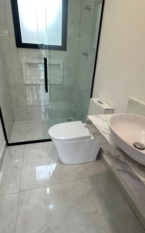 Casa à venda com 137m², 3 quartos e 2 vagas Casa à venda com 137m², 3 quartos e 2 vagasBanheiro da Suíte 1