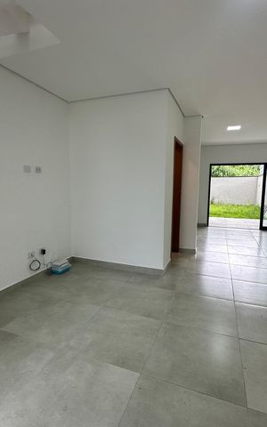 Casa à venda com 137m², 3 quartos e 2 vagas Casa à venda com 137m², 3 quartos e 2 vagasSala