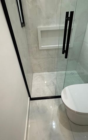 Casa à venda com 137m², 3 quartos e 2 vagas Casa à venda com 137m², 3 quartos e 2 vagasBanheiro das Suítes 2 e 3