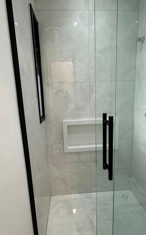 Casa à venda com 137m², 3 quartos e 2 vagas Casa à venda com 137m², 3 quartos e 2 vagasBanheiro das Suítes 2 e 3