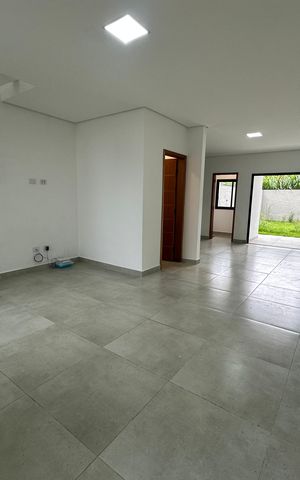 Casa à venda com 137m², 3 quartos e 2 vagas Casa à venda com 137m², 3 quartos e 2 vagasSala