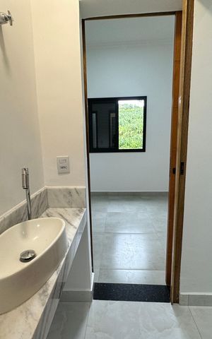 Casa à venda com 137m², 3 quartos e 2 vagas Casa à venda com 137m², 3 quartos e 2 vagasBanheiro das Suítes 2 e 3